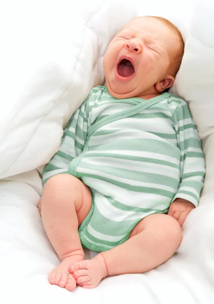 Bocejo recém-nascido bebê — Fotografia de Stock