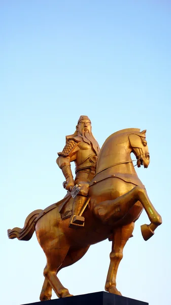 Antike Skulptur von Guangong auf dem Pferderücken — Stockfoto