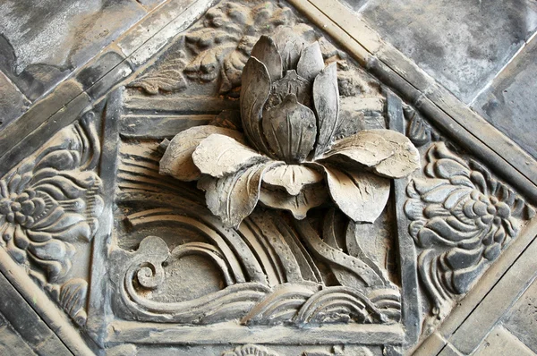 Ancienne sculpture sur brique art du lotus — Photo