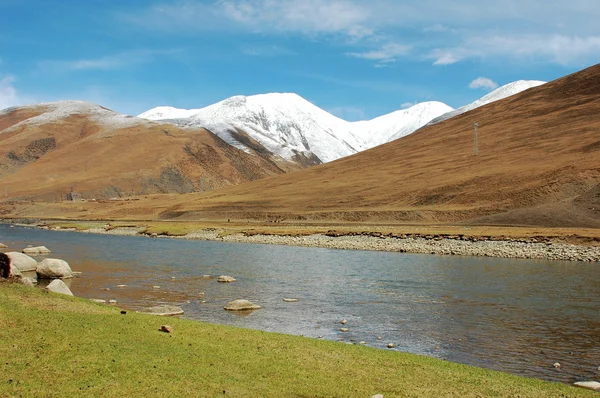 Krajobraz w highland Tybet — Zdjęcie stockowe