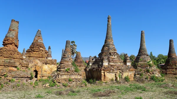Torres budistas em Myanmar — Fotografia de Stock