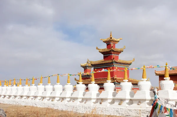 金色和红色的喇嘛寺 — 图库照片