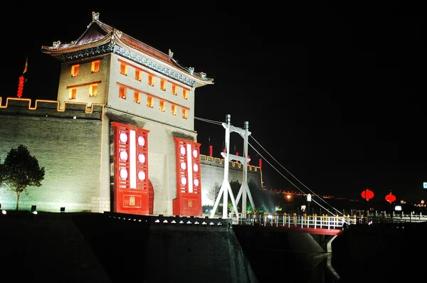 Nachttaferelen van de oude stadsmuur van Xian China — Stockfoto