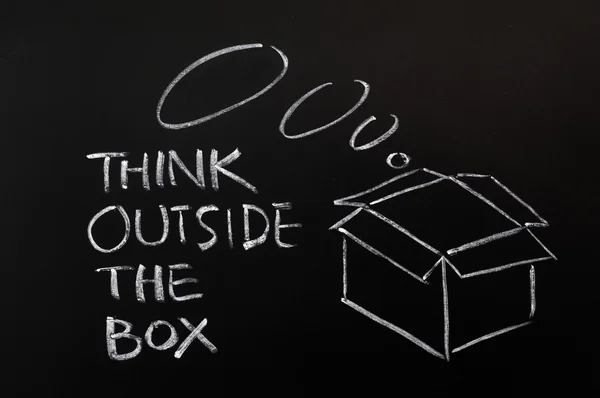 Tebeşir çizim - kavramı "kutunun dışında düşünmek" — Stok fotoğraf