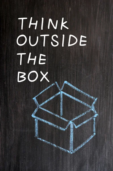 Малюнок крейди концепція "думати за межами коробки " — стокове фото