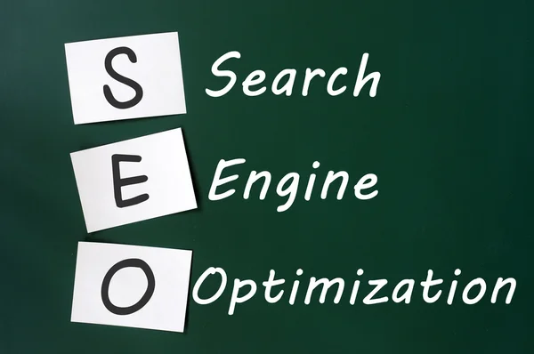 Acrónimo de SEO - Search engine optimization escrito em um quadro negro — Fotografia de Stock