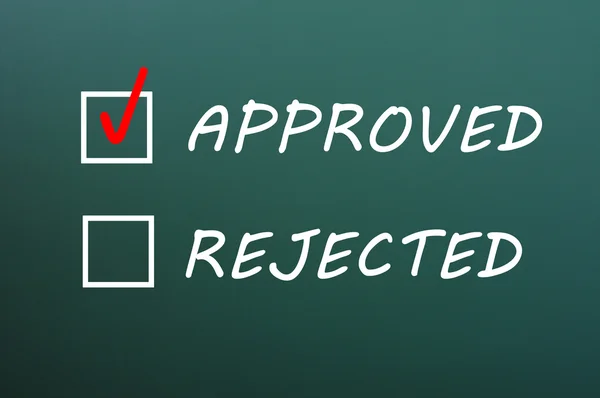 Check boxes for approved and rejected on a green chalkboard — Stock Photo, Image