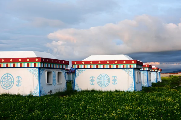 Tenda da Mongólia em prados — Fotografia de Stock