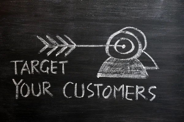 'Target your customers' concept drawn with white chalk on a blackboard — Stock Photo, Image