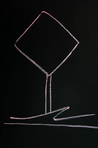 Bir kara tahta arka plan üzerinde çizilmiş boş uyarı işareti — Stok fotoğraf
