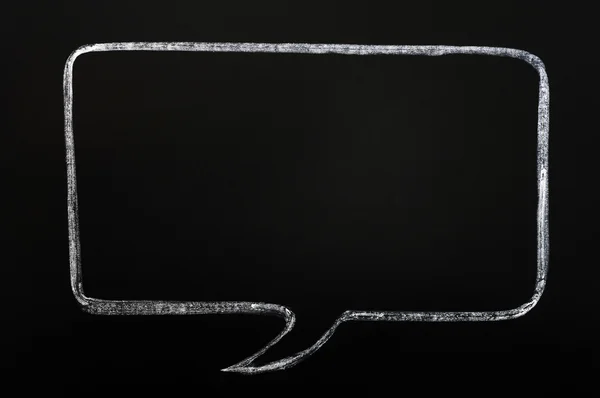 Bolla di discorso vuota disegnata su una lavagna macchiata — Foto Stock