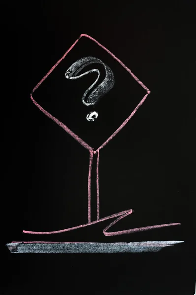 Bir kara tahta arka plan üzerinde çizilmiş soru işareti işareti — Stok fotoğraf