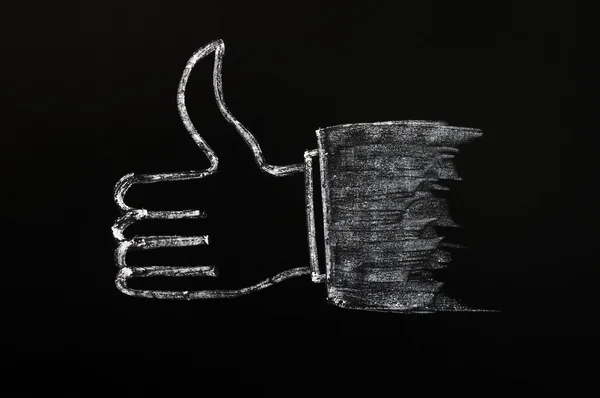 Giz desenho de polegar para cima sinal no fundo do quadro-negro — Fotografia de Stock