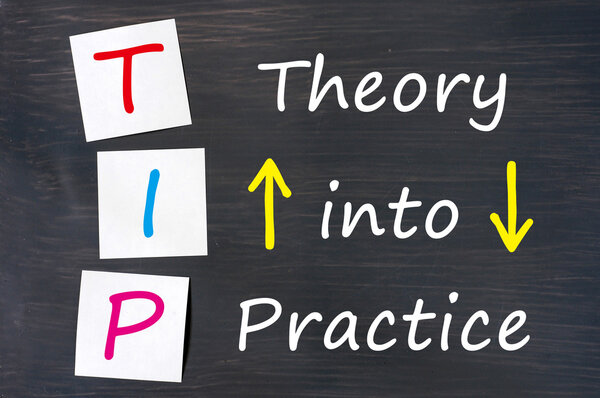 Сокращение TIP для теории на практике, написанное на доске
