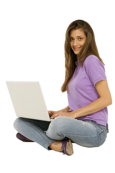 少女使用的便携式计算机 — 图库照片