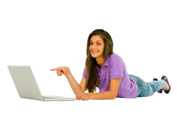 Tonårsflicka med laptop — Stockfoto