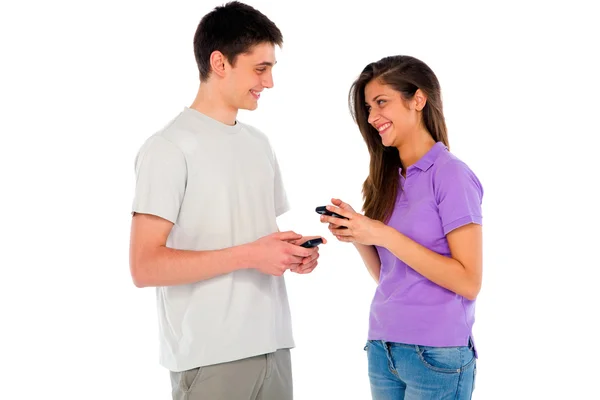 Casal de adolescente com smartphone — Fotografia de Stock