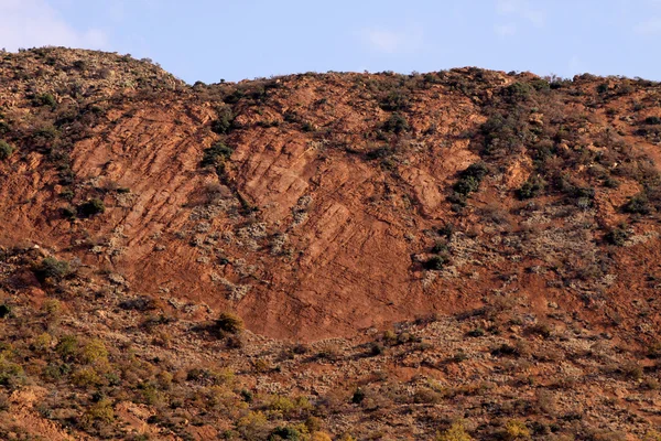 Grote rotswand aan kant van berg — Stockfoto
