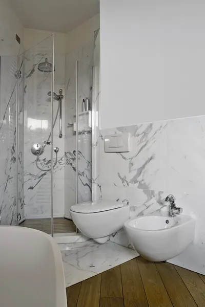 Detalj av duschkabin och sanitetsgods — Stockfoto