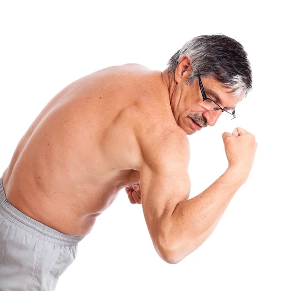 Senior mannen visar biceps — Stockfoto