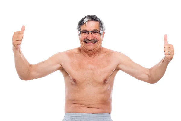 Homem sênior feliz mostrando seu corpo — Fotografia de Stock