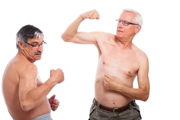 Seniorzy porównać mięśni — Zdjęcie stockowe
