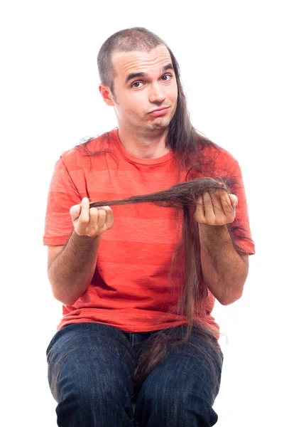 Zabawny człowiek długo ogolone włosy — Zdjęcie stockowe