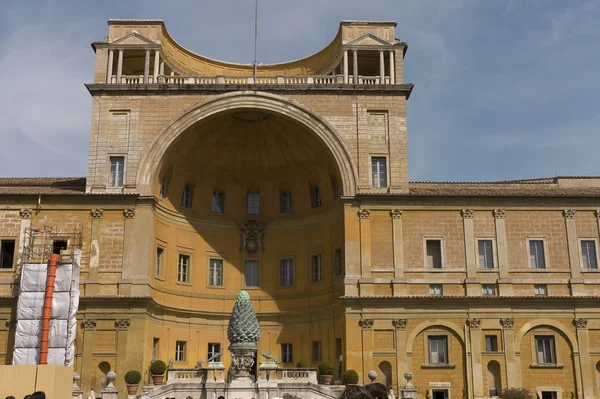 Borovice kuželový fontána, Vatikán — Stock fotografie