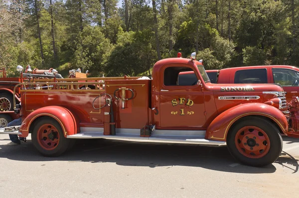 Antique 1940 year restored firefighters truck — Stock Photo, Image