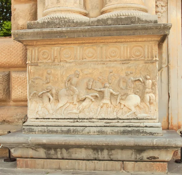 Alhambra, ściany carlos v pałacu. Relief rzeźba bitwy sc — Zdjęcie stockowe