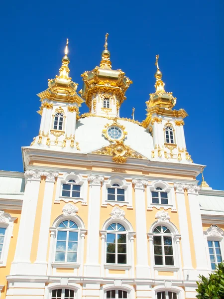 Iglesia del gran palacio en Peterhof, Rusia — Foto de Stock