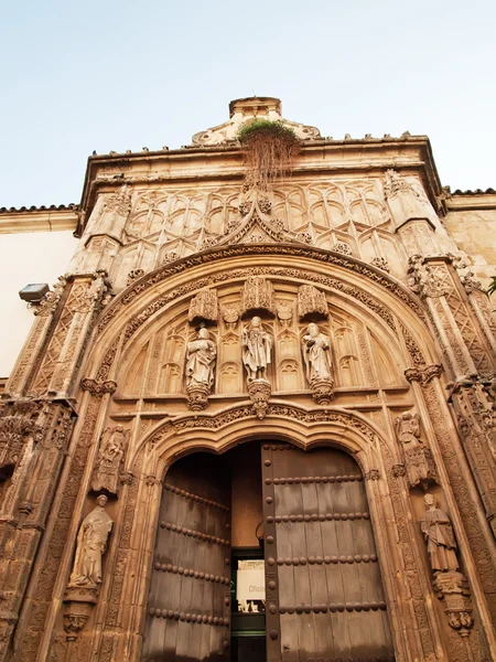 O Alminar como visto a partir das paredes exteriores na Catedral Mosq — Fotografia de Stock