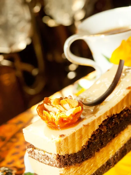Torta apetitny di Vienna con mandorla e caramello in caffè — Foto Stock