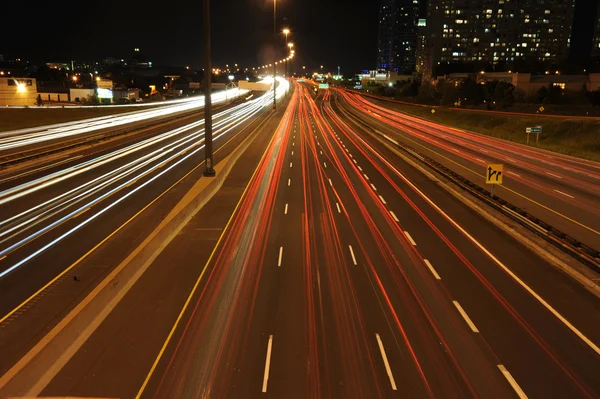 夜の時間で高速道路交通 — ストック写真