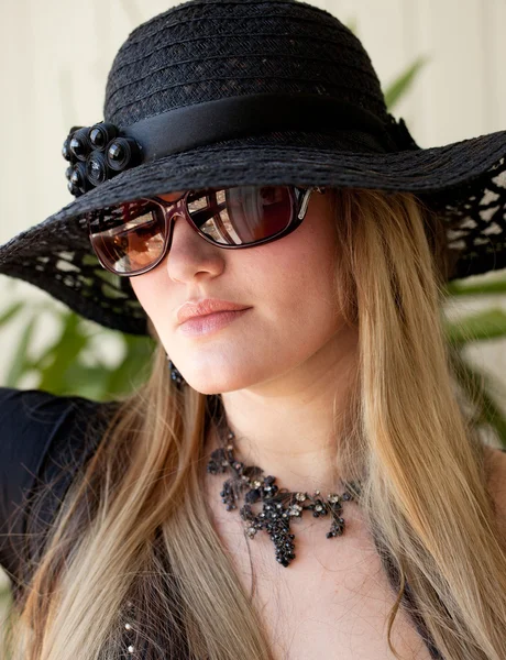 Portrait of the blonde in a black hat — Stock Photo, Image