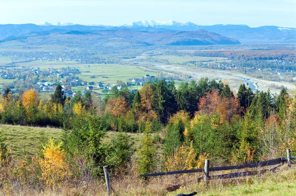 Podzimní horské vesnice — Stock fotografie