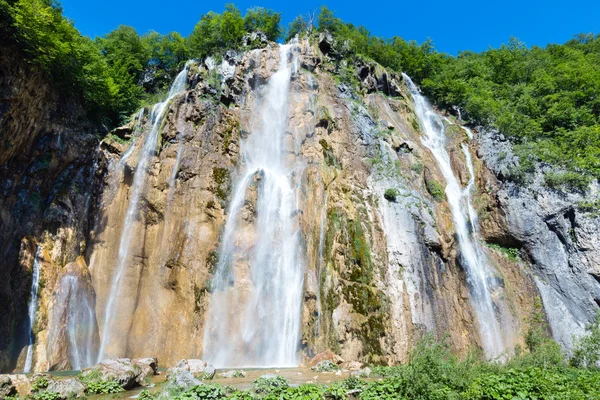 Großer Wasserfall im Nationalpark Plitvicer Seen (Kroatien)) — Stockfoto