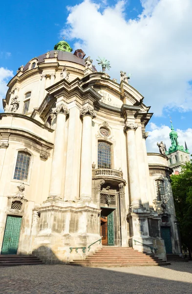 Dominikansk katedral i Lviv by (Ukraina) ). – stockfoto
