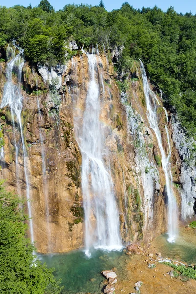 Duży wodospad w Parku Narodowego Jezior Plitwickich (Chorwacja) — Zdjęcie stockowe