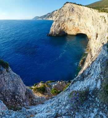 Yaz İyon Denizi kayalık Sahil (lefkada, Yunanistan)