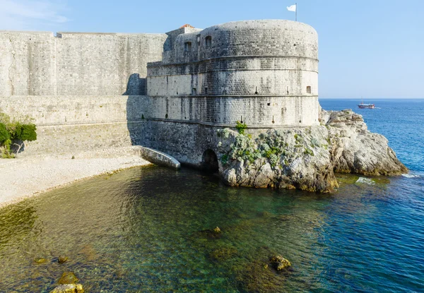 Vue sur la forteresse d'été sur le rocher (Dubrovnik, Croatie ) — Photo