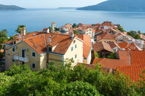 Baía de Kotor e Herceg Novi cidade (Montenegro ) — Fotografia de Stock