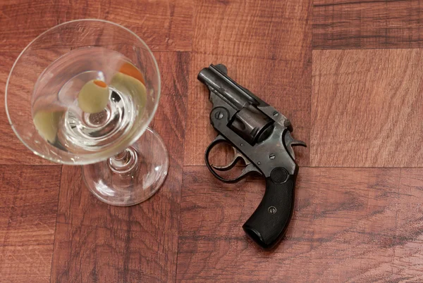 Koktejl a zbraň — Stock fotografie