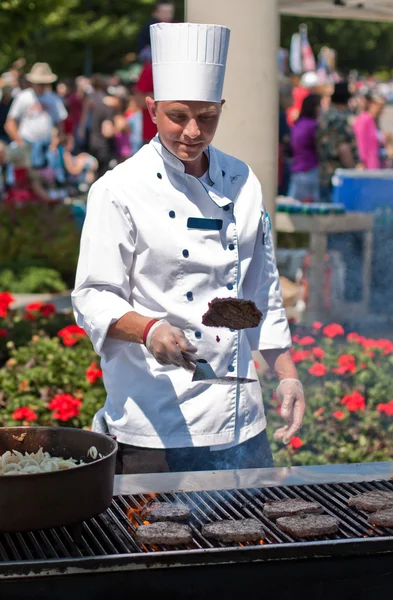 Happy outdoor chef — Stock Photo, Image