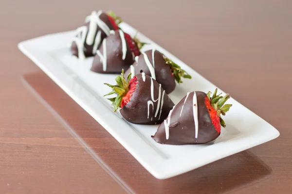 Dark cholate covered strawberries — Stock Photo, Image