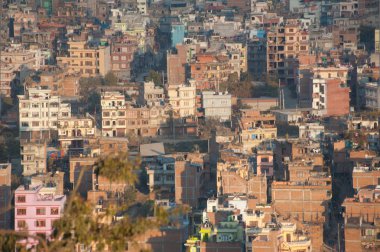 bir şehrin Katmandu, nepal birçok bina cityscape akşam. swayambhunath pagoda görüntülemek