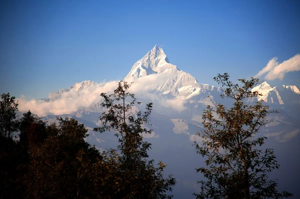 Schöner Abendblick auf die himalayischen Berge, wenn man von Sarangkot, Pokhara, Nepal aus sieht — Stockfoto