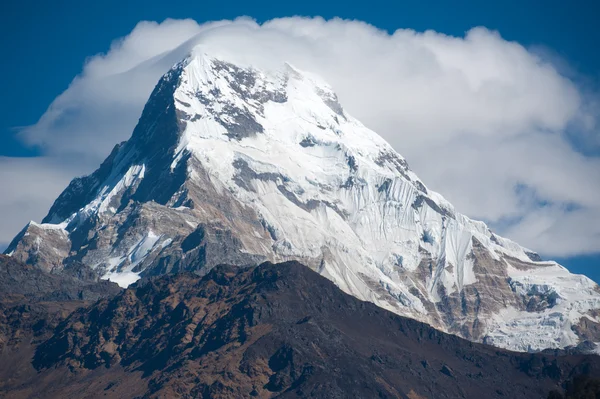 Prachtig uitzicht op de Himalaya gebergte met sneeuw in de ochtend wanneer zien uit ghorepani dorp, poon hill trekking manier, nepal — Stockfoto
