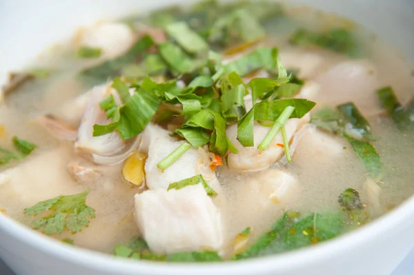 समुद्री भोजन टॉम स्वादिष्ट: प्रसिद्ध पारंपरिक मसालेदार थाईलैंड भोजन — स्टॉक फ़ोटो, इमेज