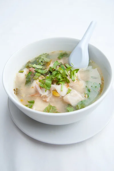 Deniz ürünleri Tom yum: ünlü geleneksel baharatlı Tayland gıda